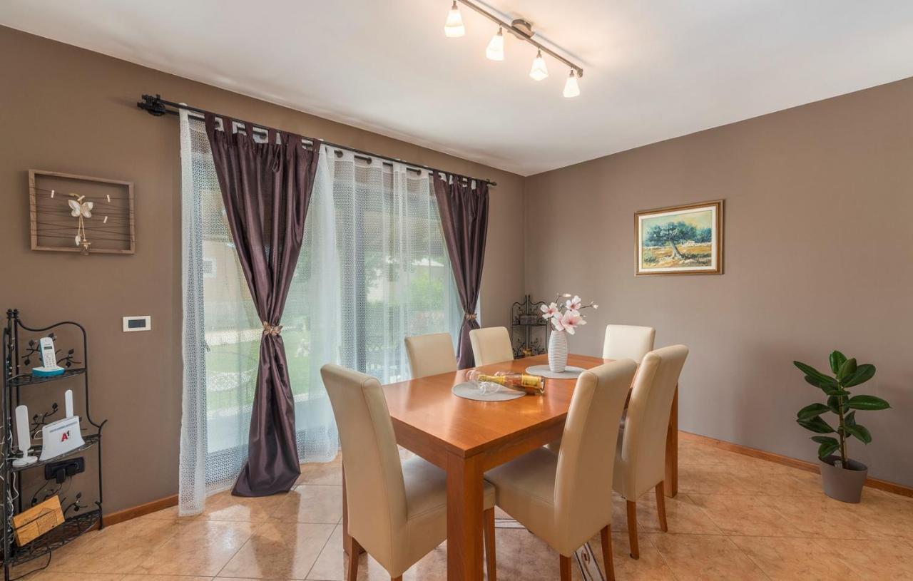 Holiday House Vita Tinjan Экстерьер фото