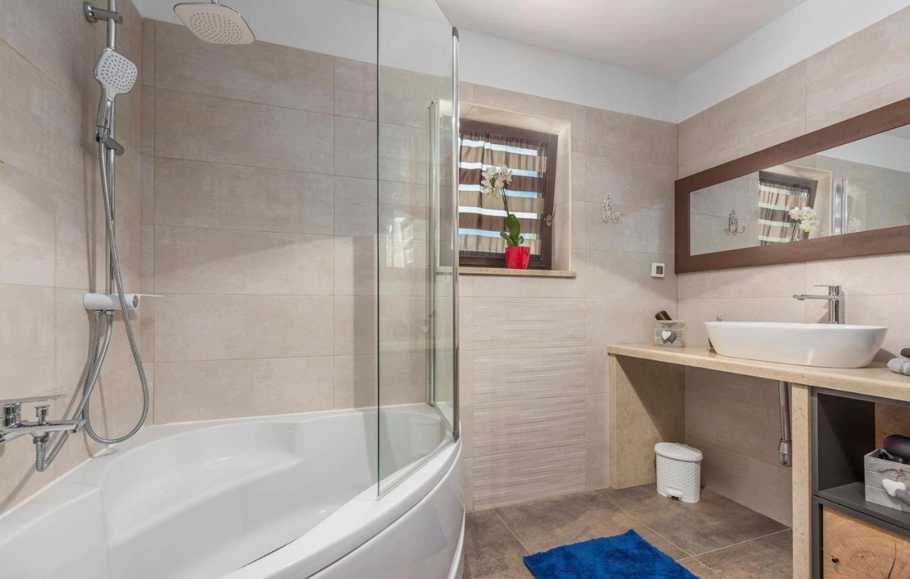Holiday House Vita Tinjan Экстерьер фото